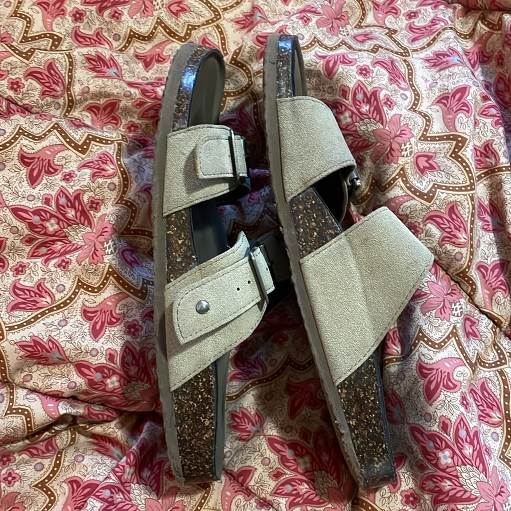 Sandals - Picture 2 of 4